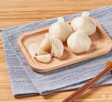 Sweet Pickled Garlic
