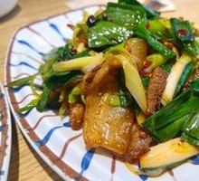 Stir-fried Pork with Garlic Shoots