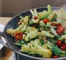 Spicy Stir-Fried Organic Cauliflower