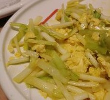 Stir-fried eggs with chives