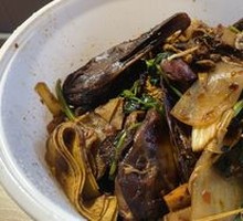 Braised Duck Head in Small Pot