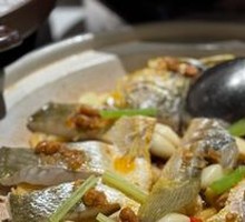 Braised Large Yellow Croaker in Clay Pot