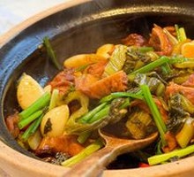 Stewed Pig Intestines in Clay Pot