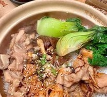 Braised Chicken with Mushrooms in Clay Pot Rice