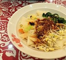 Traditional Oil-Poured Noodles