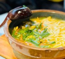 Traditional Chrysanthemum Bridge Rice Noodles