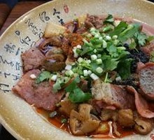 Flowers in Full Bloom, Moon Round