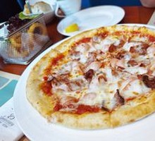 Annie's Pizza