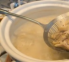 Pig's stomach and chicken hot pot