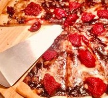 Strawberry Chocolate Pizza