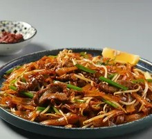 Beef Stir-Fried Rice Noodles