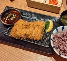 Crispy Pork Cutlet with Layers