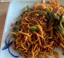 Stir-Fried Noodles with String Beans and Pork