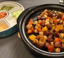 Black Truffle Beef in Clay Pot