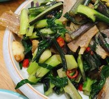 Stir-fried Hongshan Cabbage with Preserved Meats