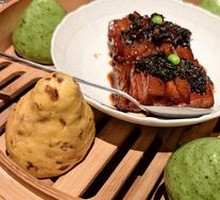 Mao's Braised Pork with Mixed Grain Buns