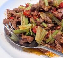 Stir-fried Yellow Beef with Large Portion