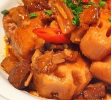 Braised Pork Belly with Lotus Root in Clay Pot