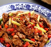 Stir-Fried Beef with Yellow Onion