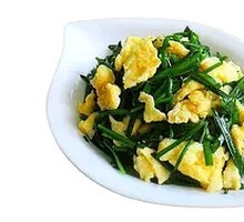 Stir-fried eggs with chives