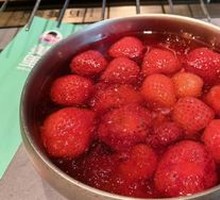 Zero-Degree Strawberry Ice