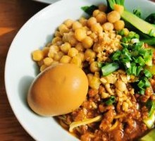 Spicy Pork Sauce Noodles with Peas
