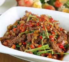 Stir-Fried Beef with Yellow Onion