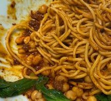 Spicy Pork Sauce Noodles with Peas