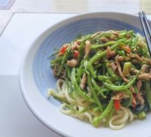 Braised Lentils with Shredded Pork Noodles