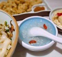 Sweet Rice Balls in Wine Soup