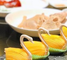 Durian Swan Pastry