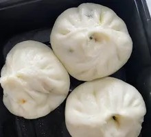 Pork and scallion buns with juice, 3 pieces