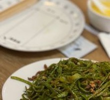 Stir-fried shredded pork with fresh green beans