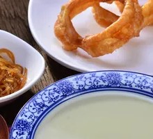 Beijing-style Tofu Juice with Crispy Dough Rings