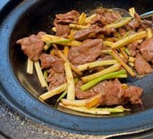 Stir-fried Beef Brisket with Ginger and Green Onion