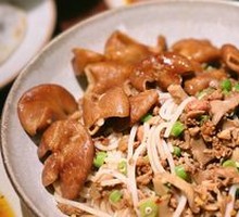 Stewed Intestines with Rice Noodles