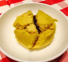 Yellow Steamed Dumplings