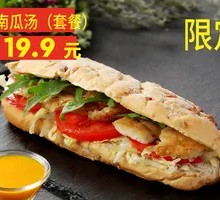 Black Pepper Chicken Breast Sandwich with Pumpkin Soup