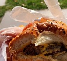 Classic Beef Cheeseburger
