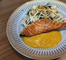 Pan-seared Salmon with Broccoli and Pumpkin Sauce Salad