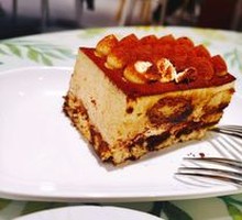 Tiramisu Cake