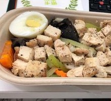 Oil-free Grilled Chicken Breast with Seasonal Vegetables