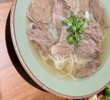 Vietnamese Slow-Cooked Beef Noodle Soup