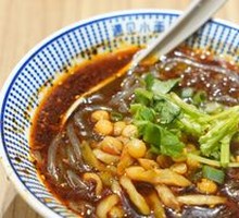 Spicy Beef Noodle Soup with Sauce
