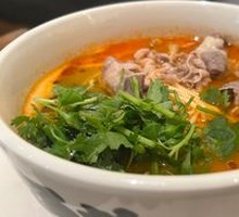 Herb Tomato Beef Noodles