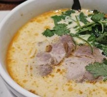 Herb Pork Bone Snowflake Meat Noodles