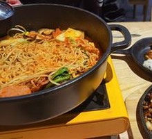 Seafood Fried Noodles with Sauce