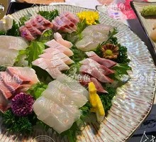 Left-mouth raw fish slices