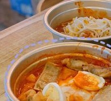 Stir-Fried Rice Noodles with Dumplings
