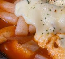 Cheese Ramen Stir-Fried Rice Cakes